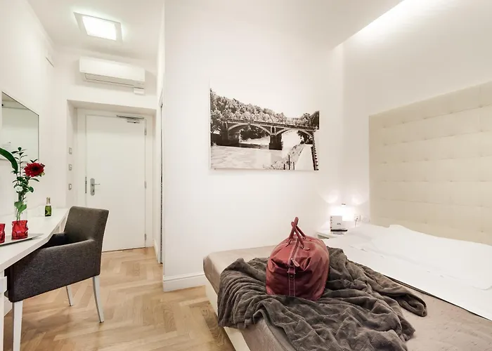 River Oda ve Kahvaltı 4*